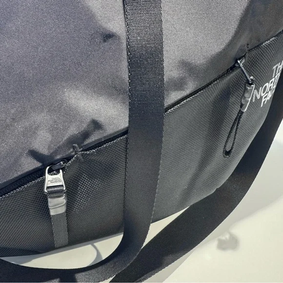 The North Face Crossbody Tote / Black - Picture 5 of 7